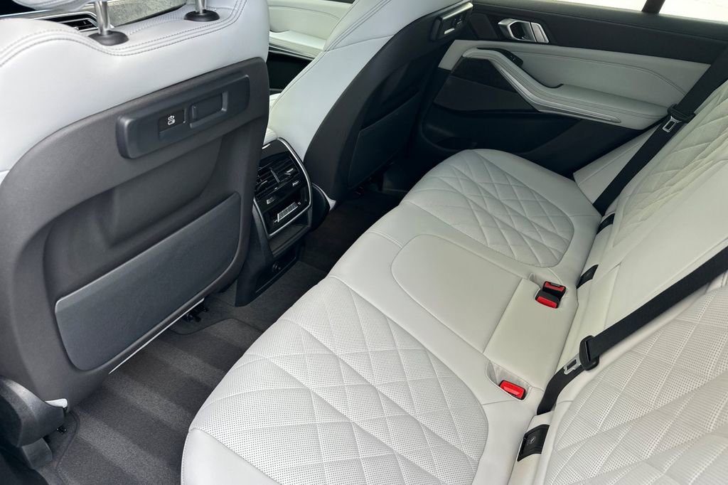 Used 2023 BMW X5 xDrive40i w/ M Sport Package AWD/4WD image 12