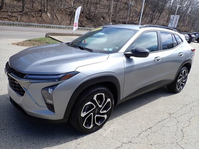 Used 2025 Chevrolet Trax RS image 10