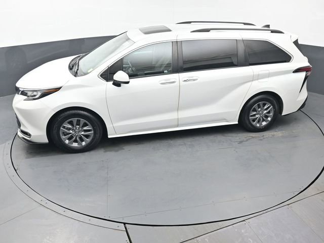 Certified 2022 Toyota Sienna XLE image 43