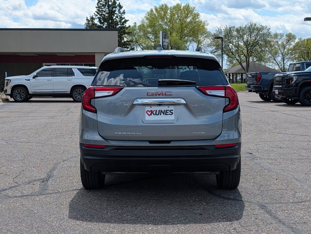 Used 2023 GMC Terrain SLE w/ Driver Convenience Package AWD/4WD image 8