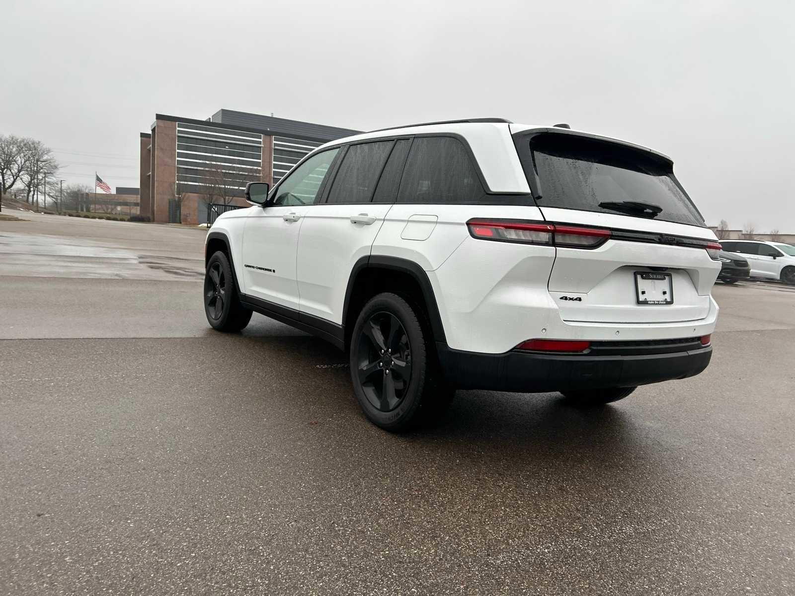 Used 2022 Jeep Grand Cherokee Altitude image 26