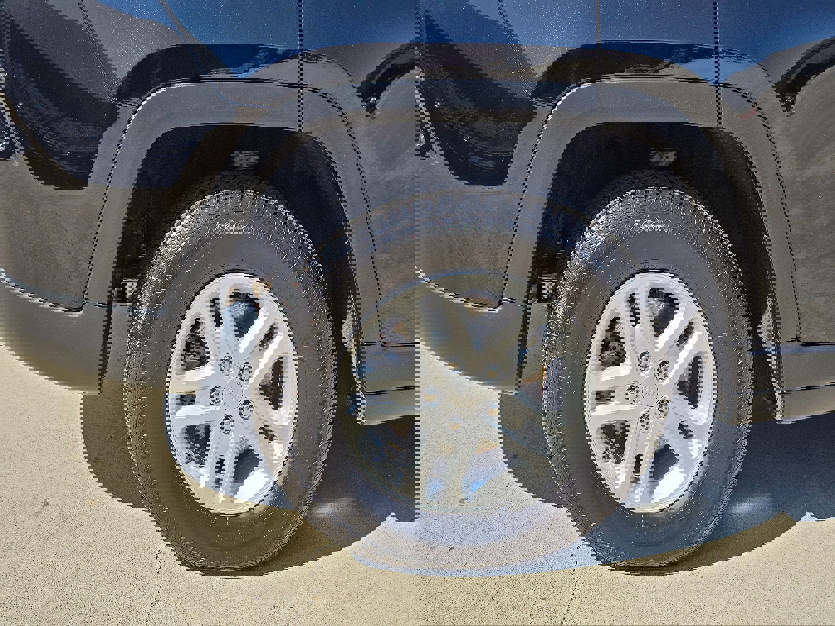 Used 2024 Jeep Grand Cherokee Laredo image 33