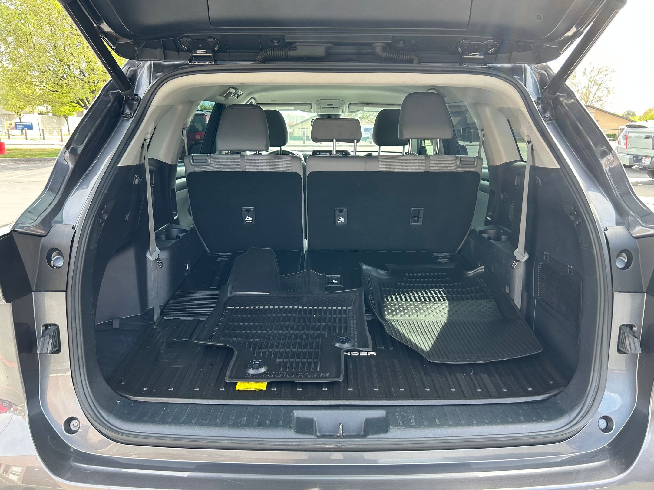 Used 2022 Toyota Highlander LE image 24