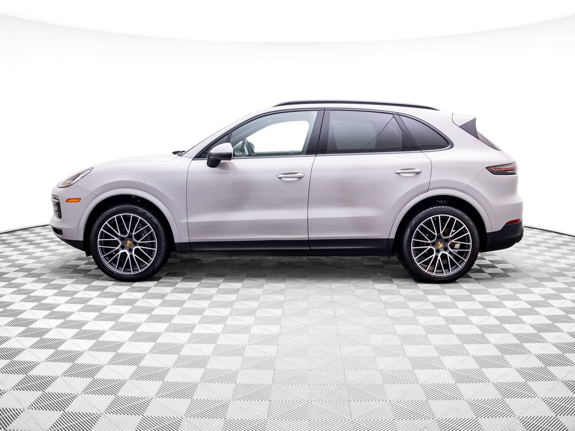 Certified 2023 Porsche Cayenne AWD/4WD image 2