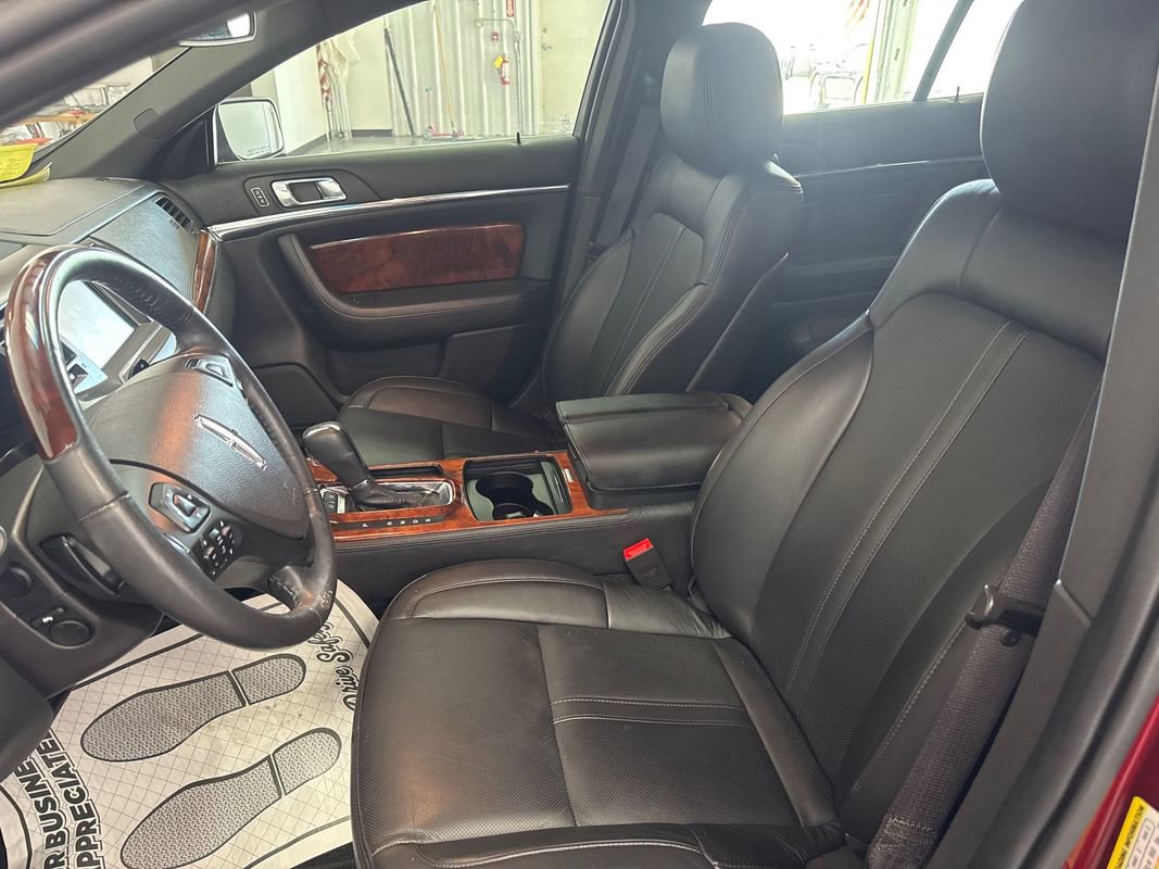 Used 2013 Lincoln MKS AWD image 9