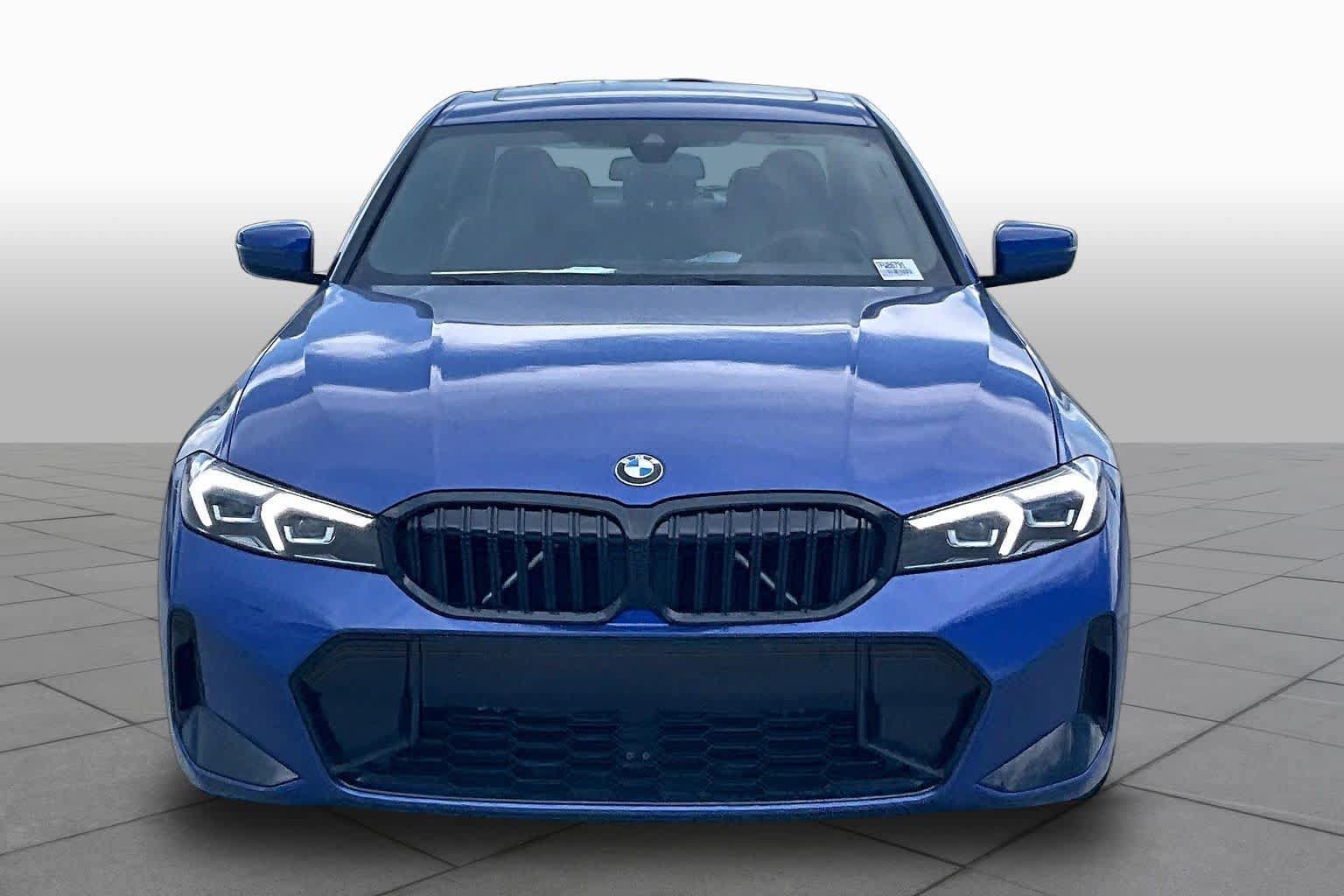 Used 2026 BMW 330i Sedan w/ M Sport Package RWD image 3