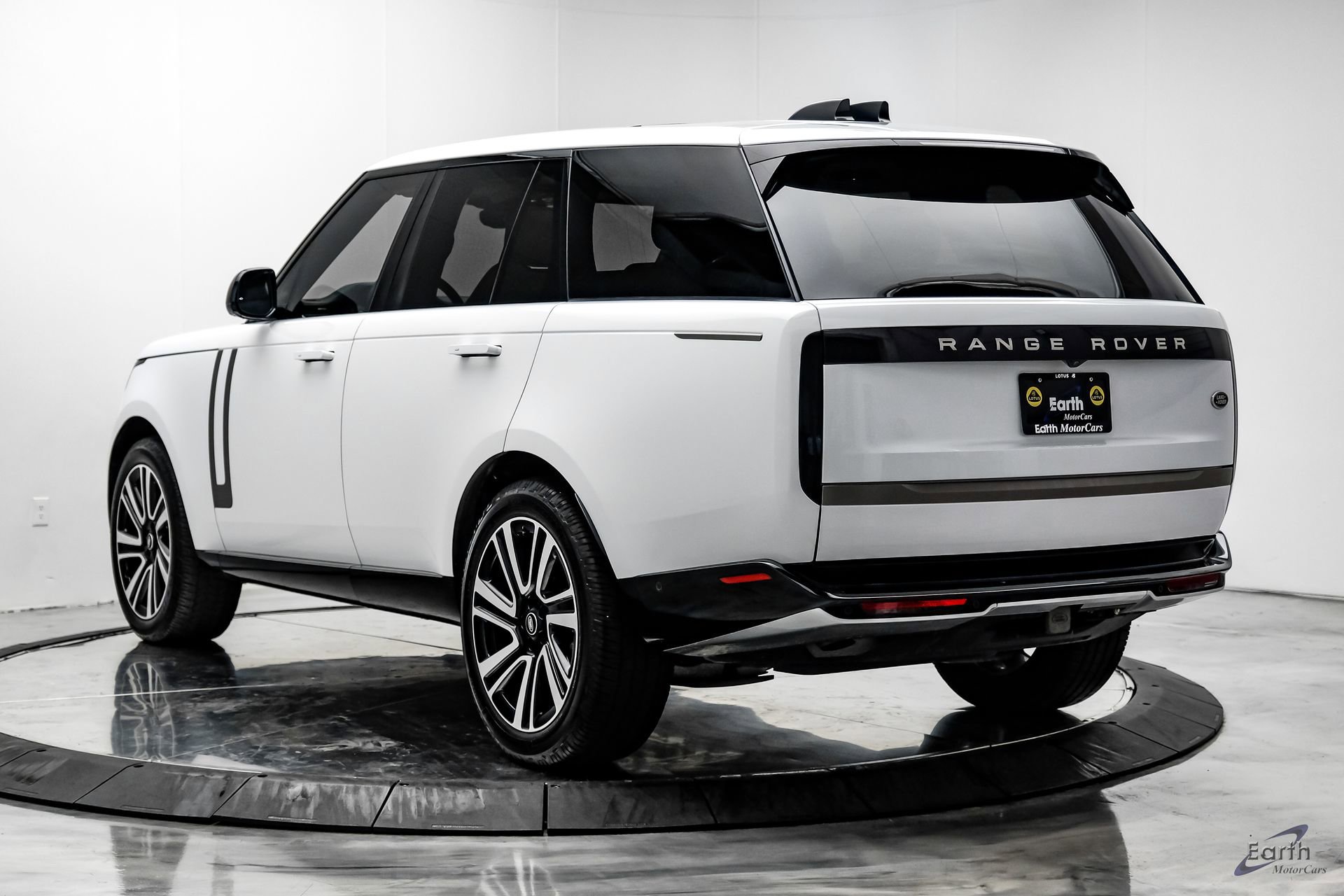 Used 2023 Land Rover Range Rover SE image 9