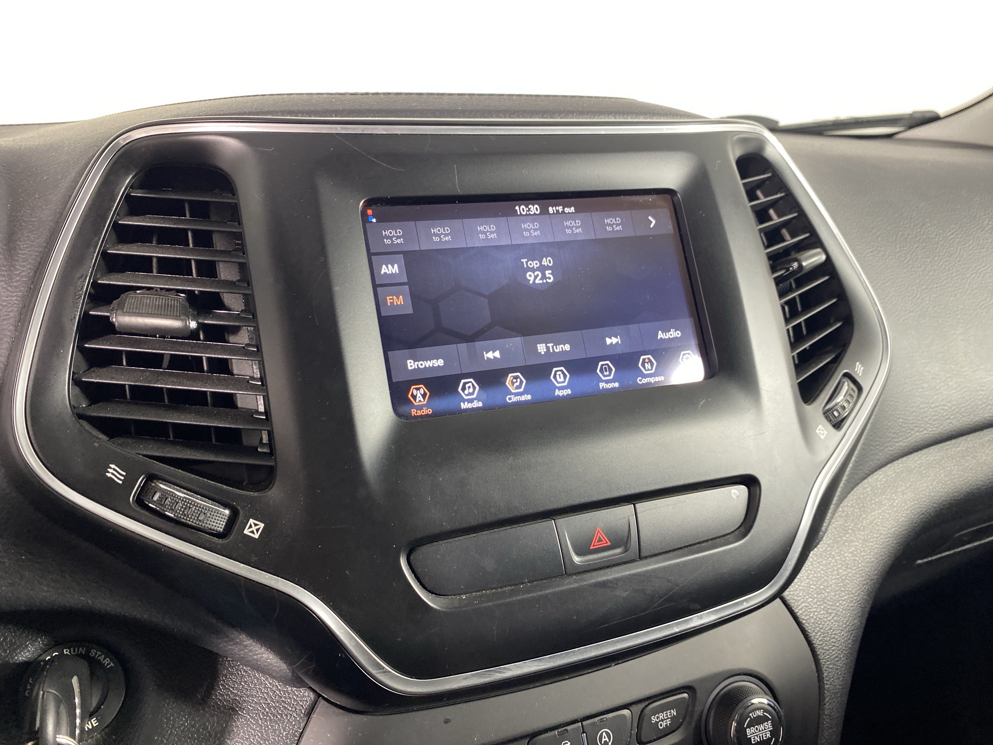 Used 2019 Jeep Cherokee Latitude w/ Popular Appearance Group AWD/4WD image 26