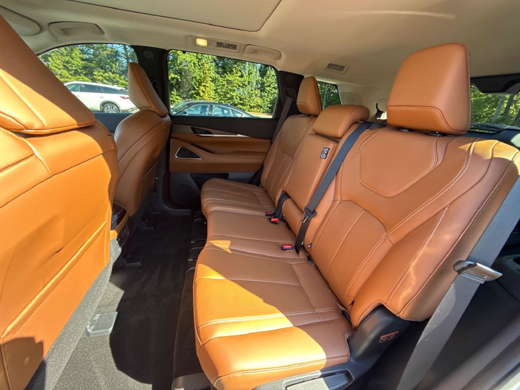 Used 2023 INFINITI QX60 Sensory w/ Vision Package AWD/4WD image 12