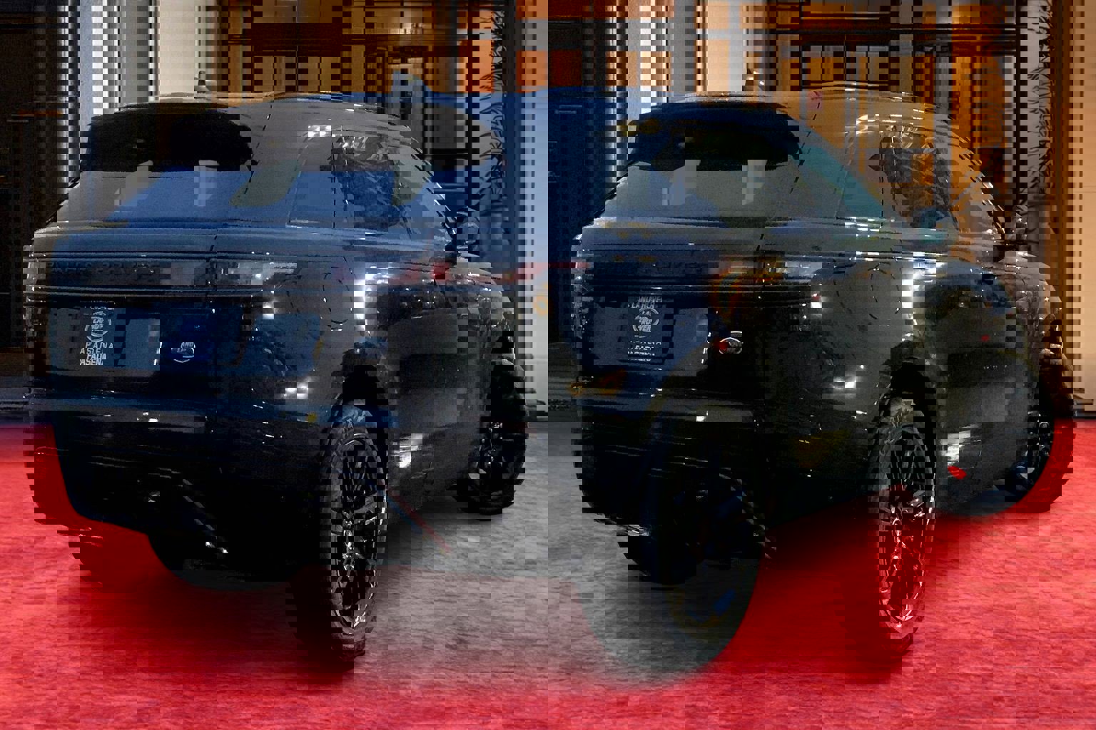 Used 2021 Land Rover Range Rover Velar R-Dynamic S image 7