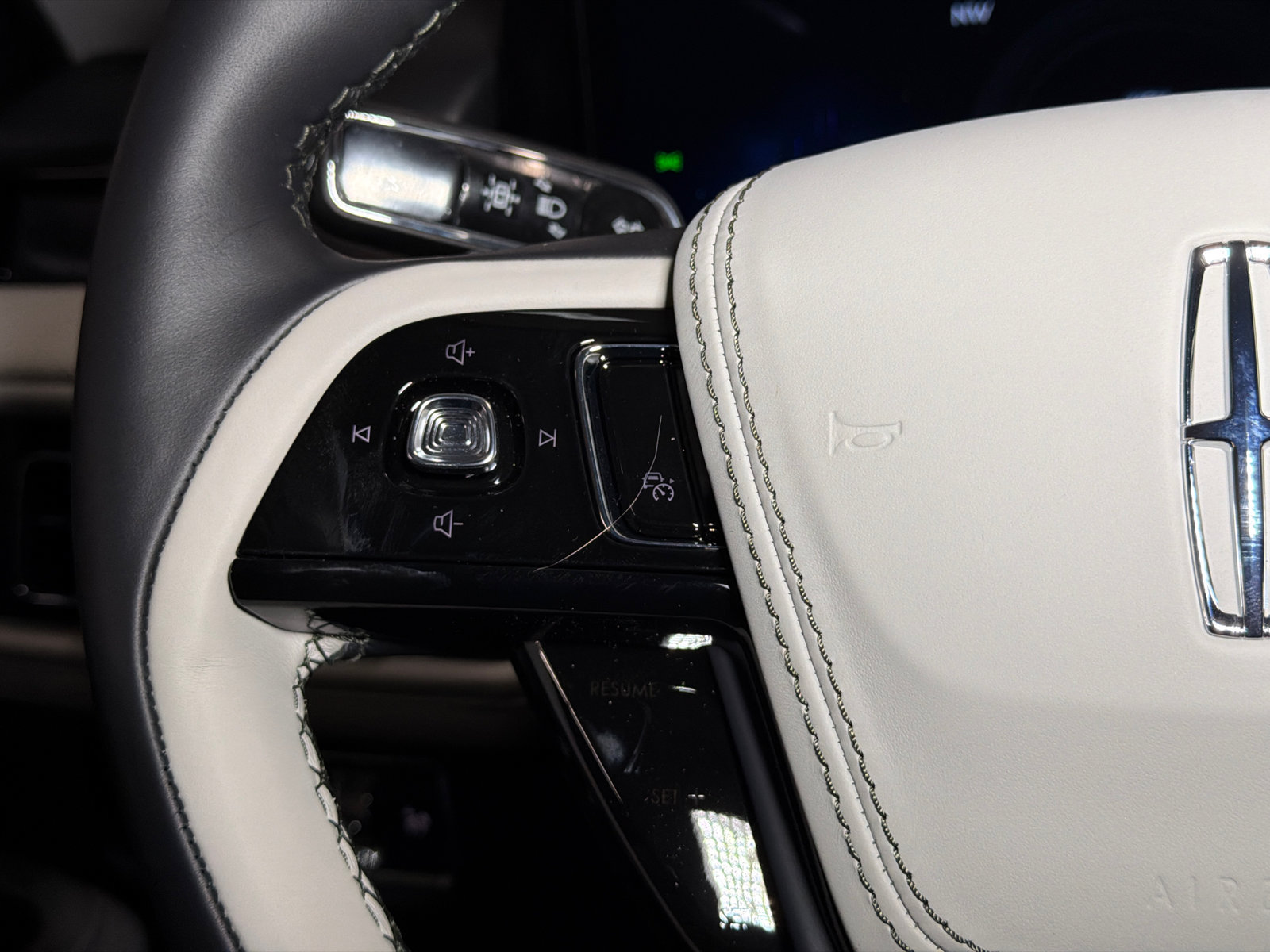 New 2027 Lincoln Aviator AWD image 25