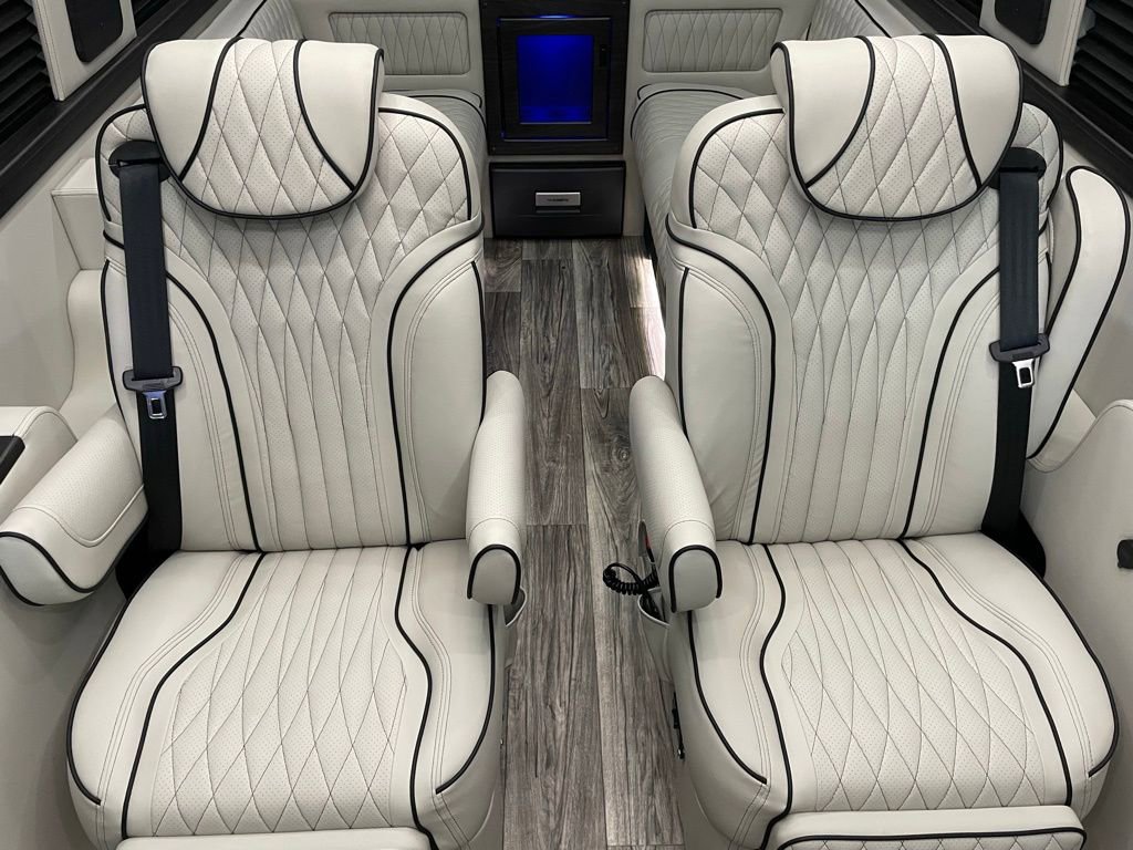 Used 2024 Mercedes-Benz Sprinter 3500 image 37