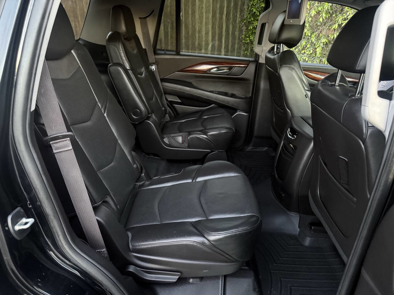 Used 2015 Cadillac Escalade Luxury image 21