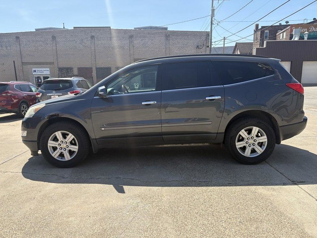 Used 2010 Chevrolet Traverse LT FWD image 4