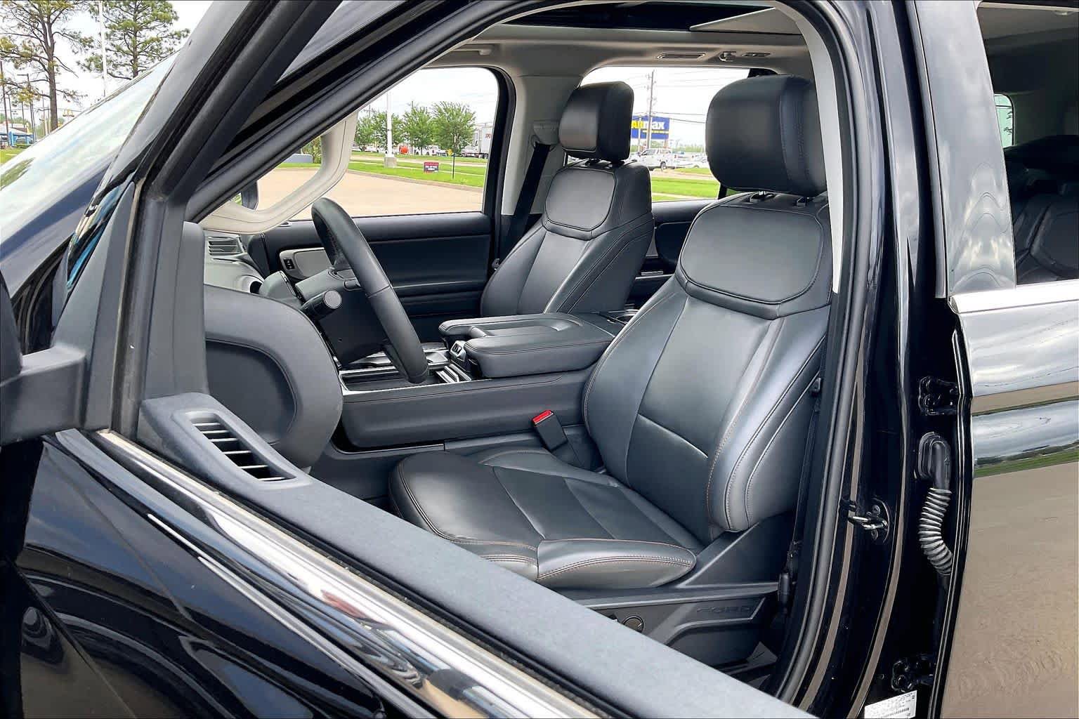 Used 2025 Ford Expedition Active AWD/4WD image 8