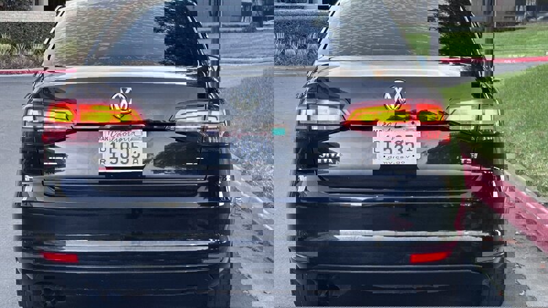 Used 2017 Volkswagen Jetta S image 2