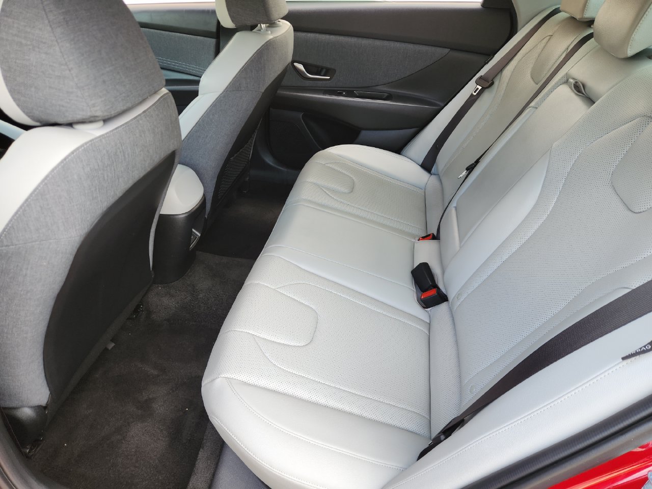 Used 2025 Hyundai Elantra Limited FWD image 30