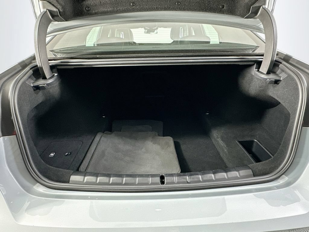 Used 2023 BMW 740i w/ Parking Assistance Package RWD image 27