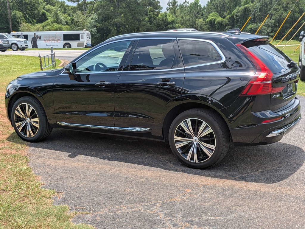 Used 2023 Volvo XC60 B5 Plus w/ Climate Package AWD/4WD image 4