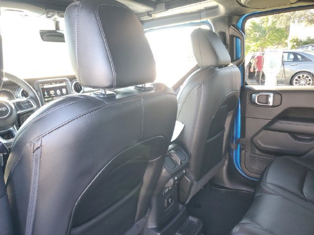 Used 2022 Jeep Wrangler Unlimited Sahara AWD/4WD image 15