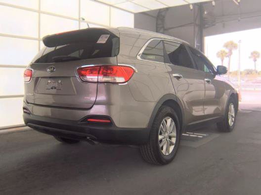 Used 2017 Kia Sorento FWD image 2