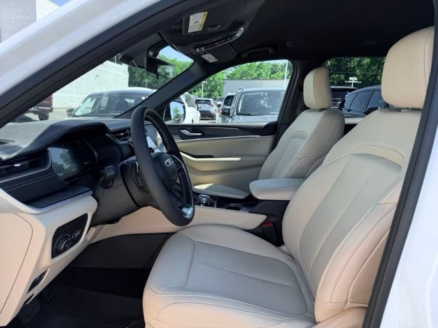 Used 2025 Jeep Grand Cherokee L Limited AWD/4WD image 19