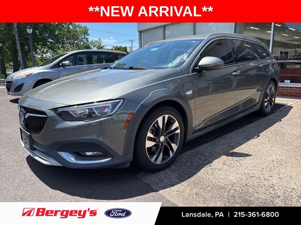 Used 2018 Buick Regal Essence w/ Sights and Sounds Package AWD/4WD image 1
