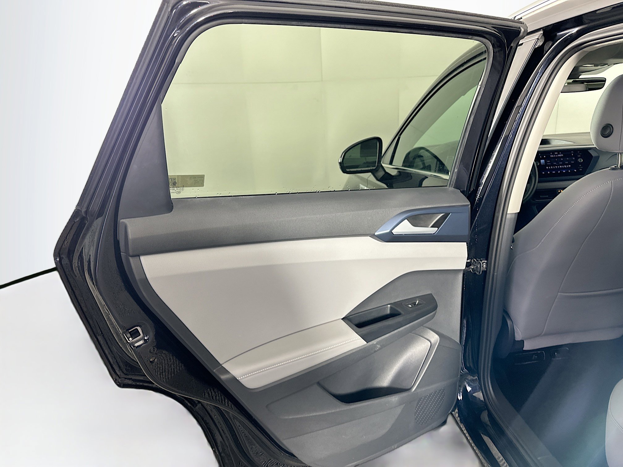 Used 2024 Volkswagen Taos SE image 24