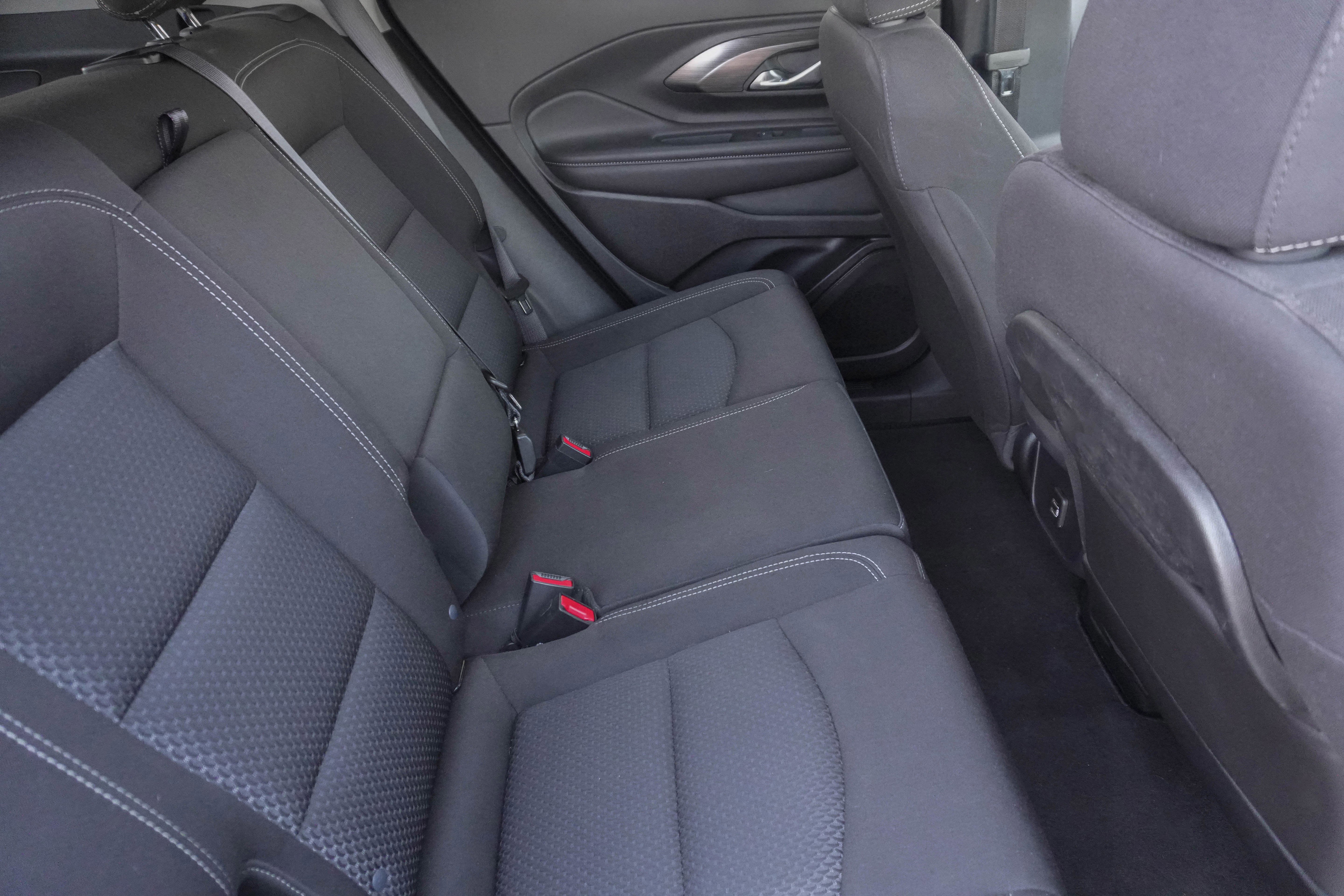 Used 2024 GMC Terrain SLE w/ Driver Convenience Package FWD image 32