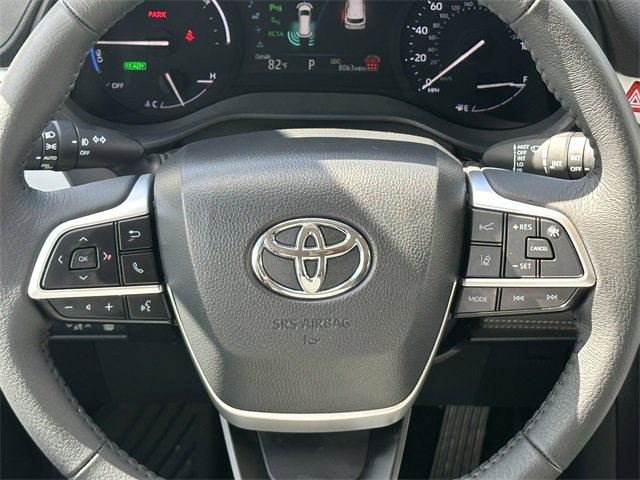 Used 2025 Toyota Sienna XLE image 11