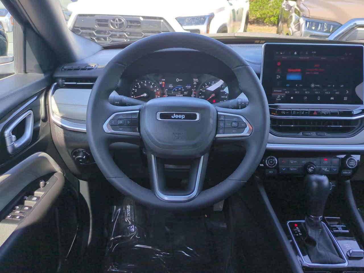 Used 2025 Jeep Compass Limited AWD/4WD image 15