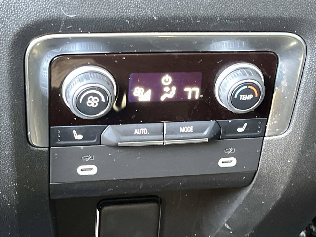 Used 2022 Chevrolet Suburban High Country AWD/4WD image 19