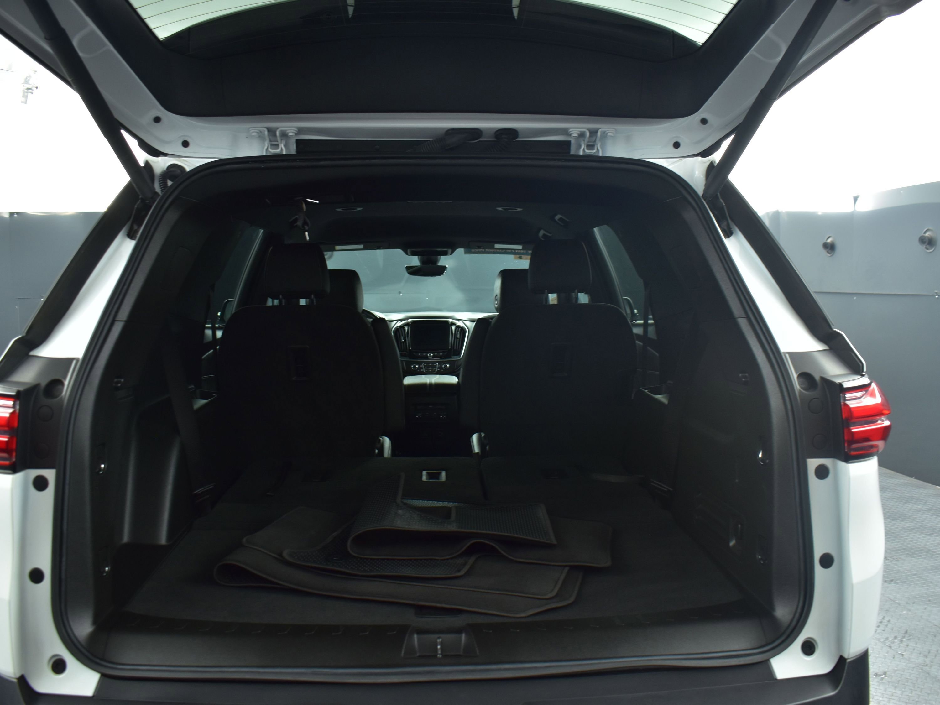 Used 2023 Chevrolet Traverse LT w/ LT Premium Package image 12