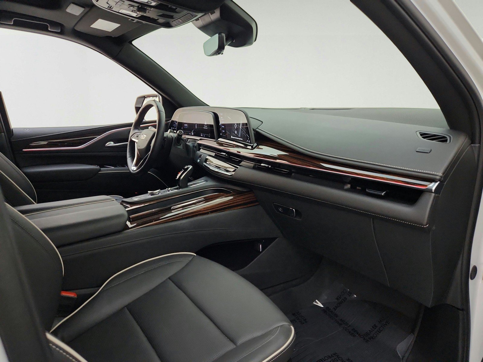 Used 2024 Cadillac Escalade Premium Luxury AWD/4WD image 30