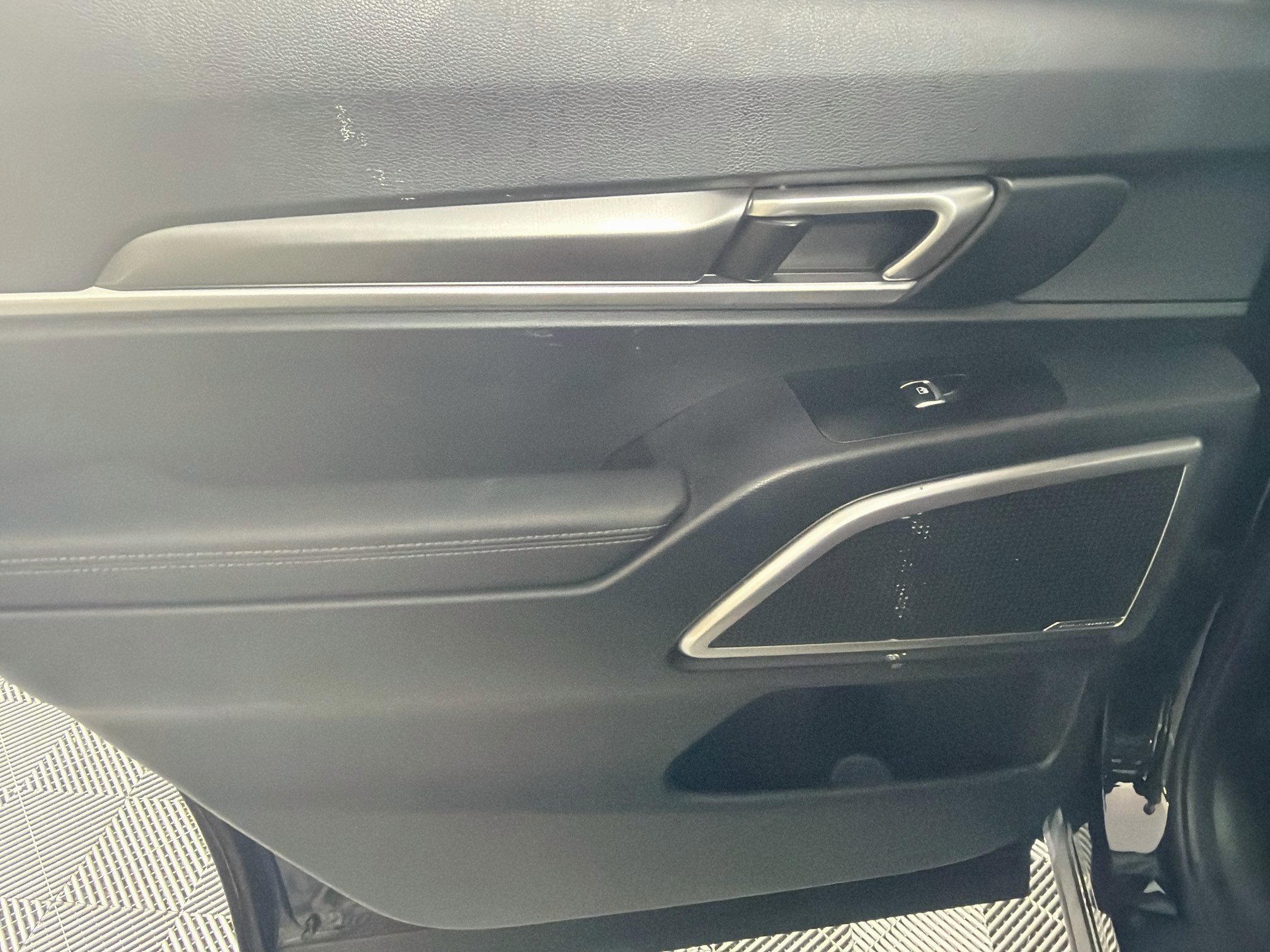 Used 2025 Kia Telluride S FWD image 26