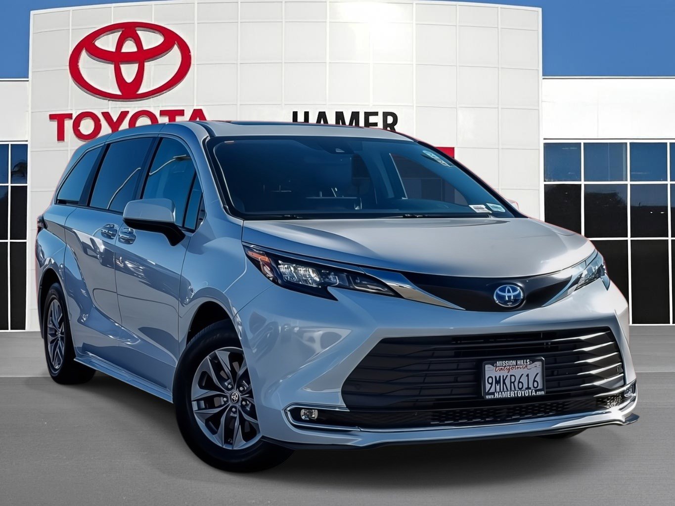 Used 2024 Toyota Sienna XLE
