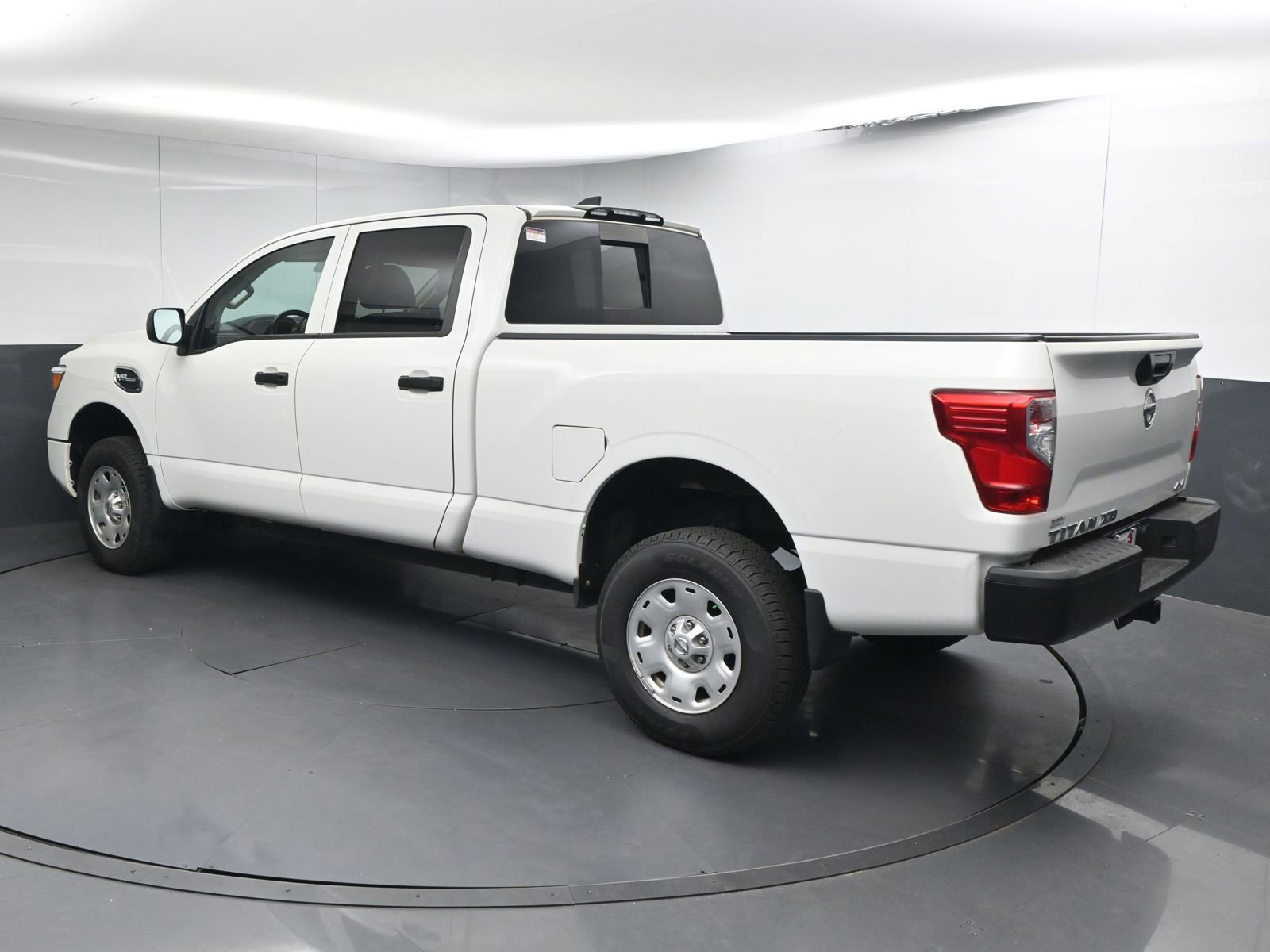 Used 2022 Nissan Titan S image 5