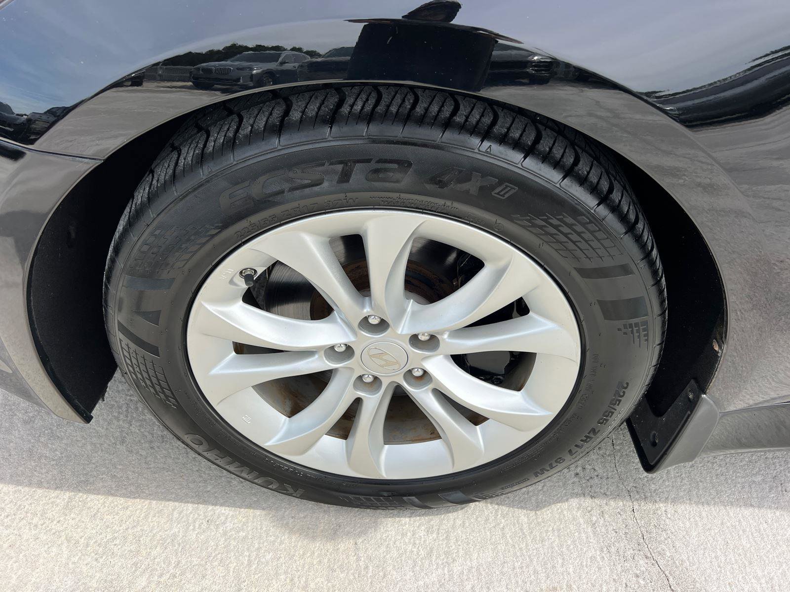Used 2013 Hyundai Genesis 3.8 RWD image 11
