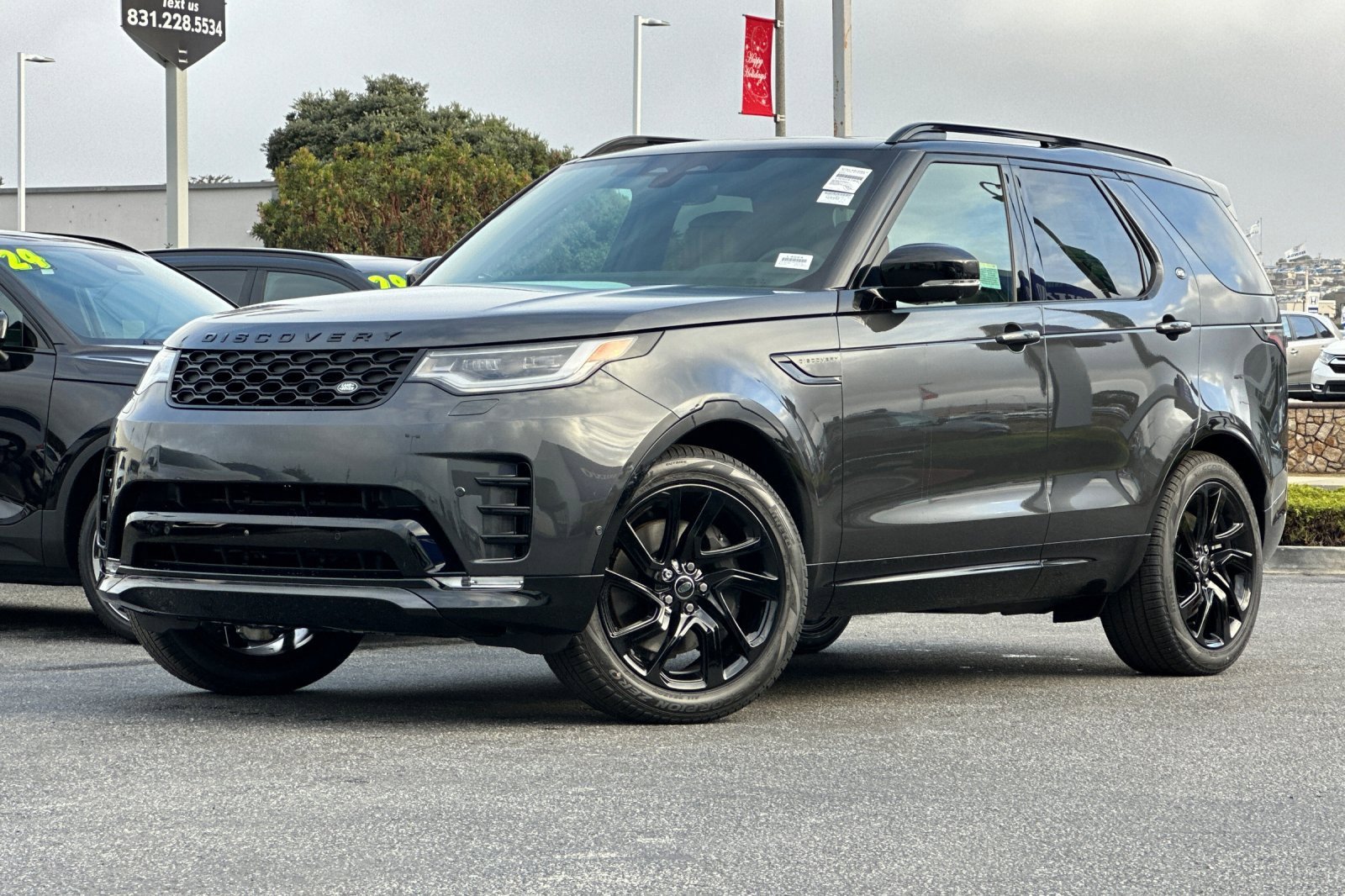 New 2025 Land Rover Discovery Dynamic SE image 1