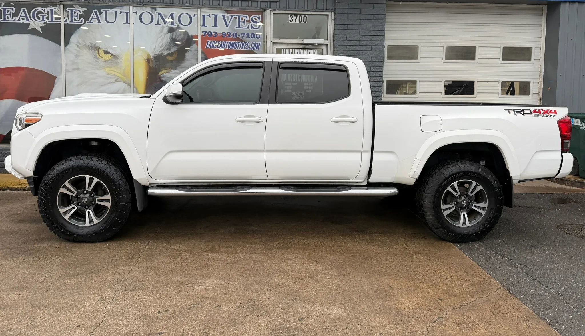 Used 2017 Toyota Tacoma TRD Sport w/ Tow Package image 5