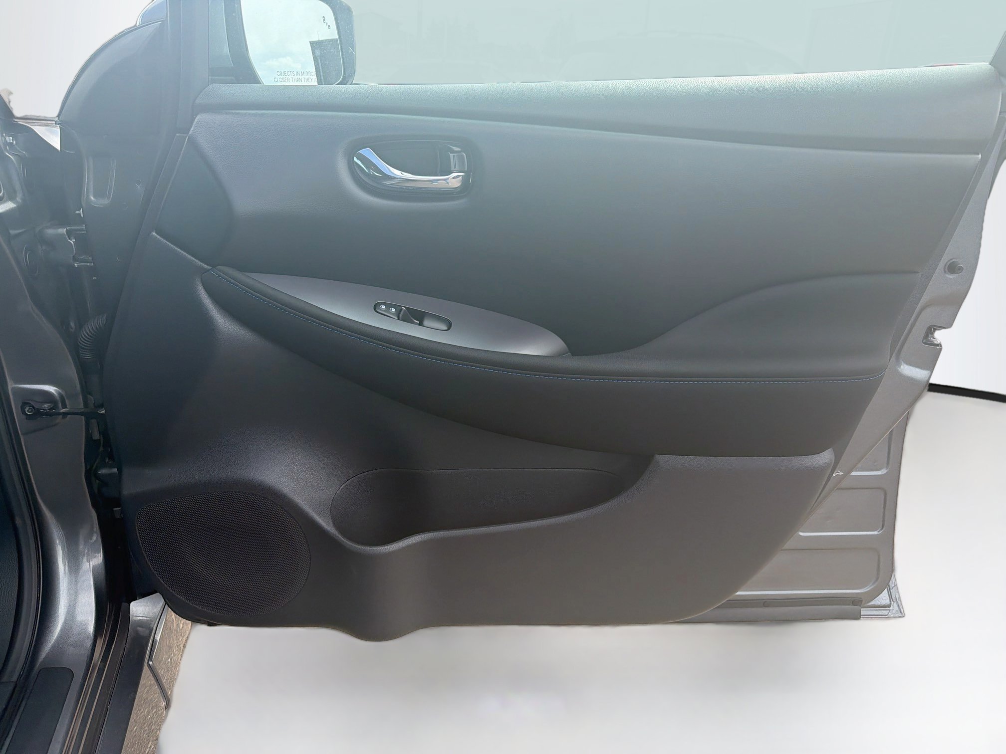 Used 2025 Nissan Leaf S FWD image 31