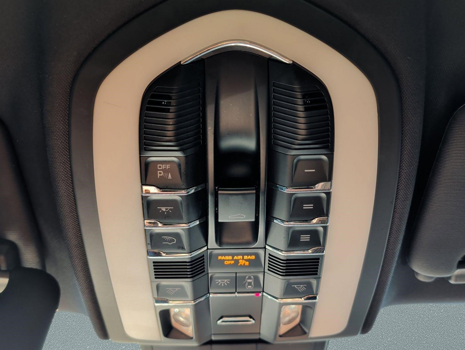 Used 2018 Porsche Cayenne AWD/4WD image 20