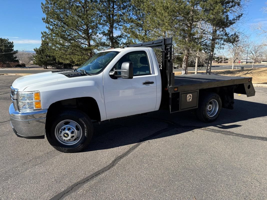 Used 2011 Chevrolet Silverado 3500 W/T RWD image 3