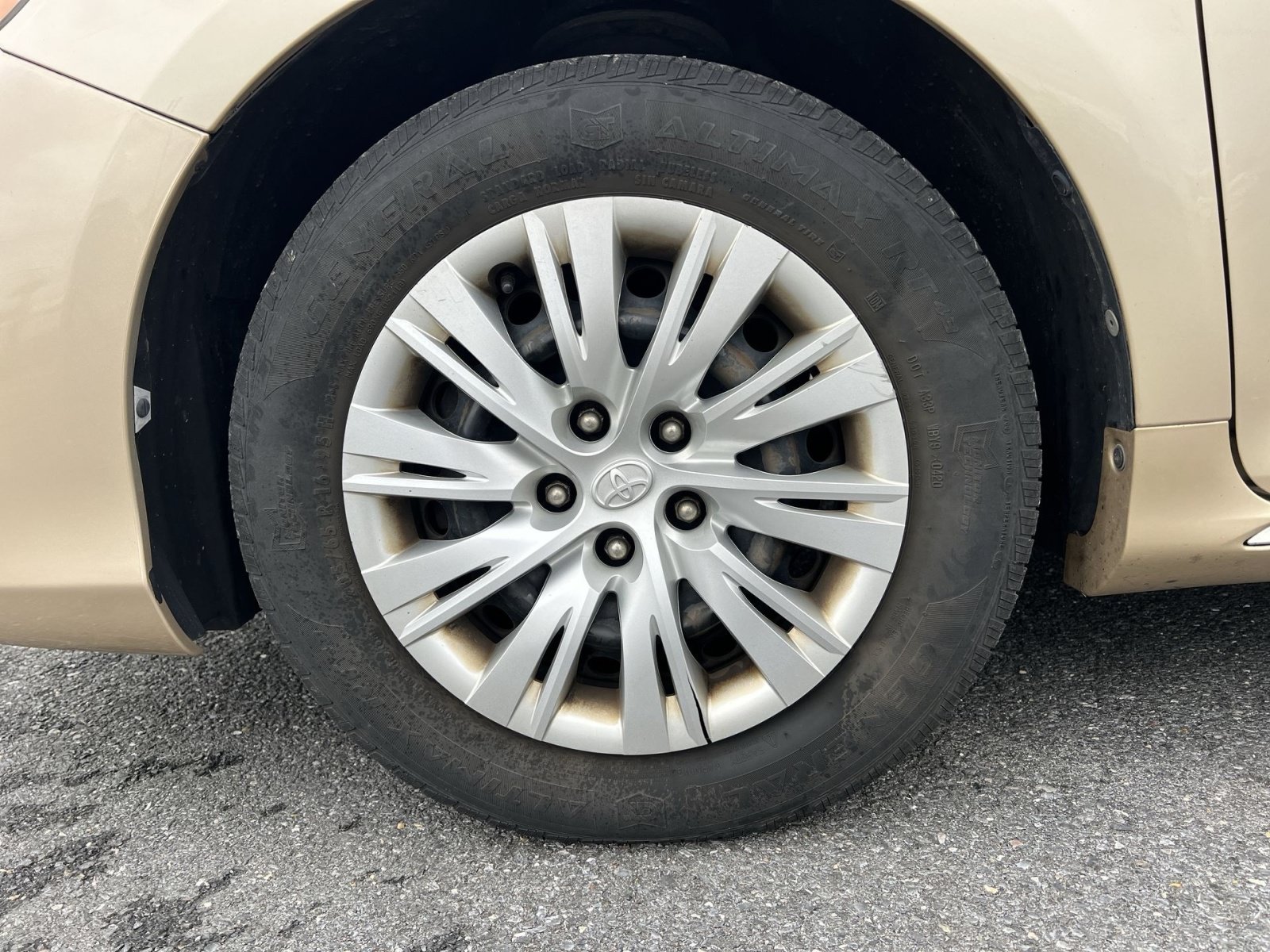 Used 2012 Toyota Camry LE FWD image 12