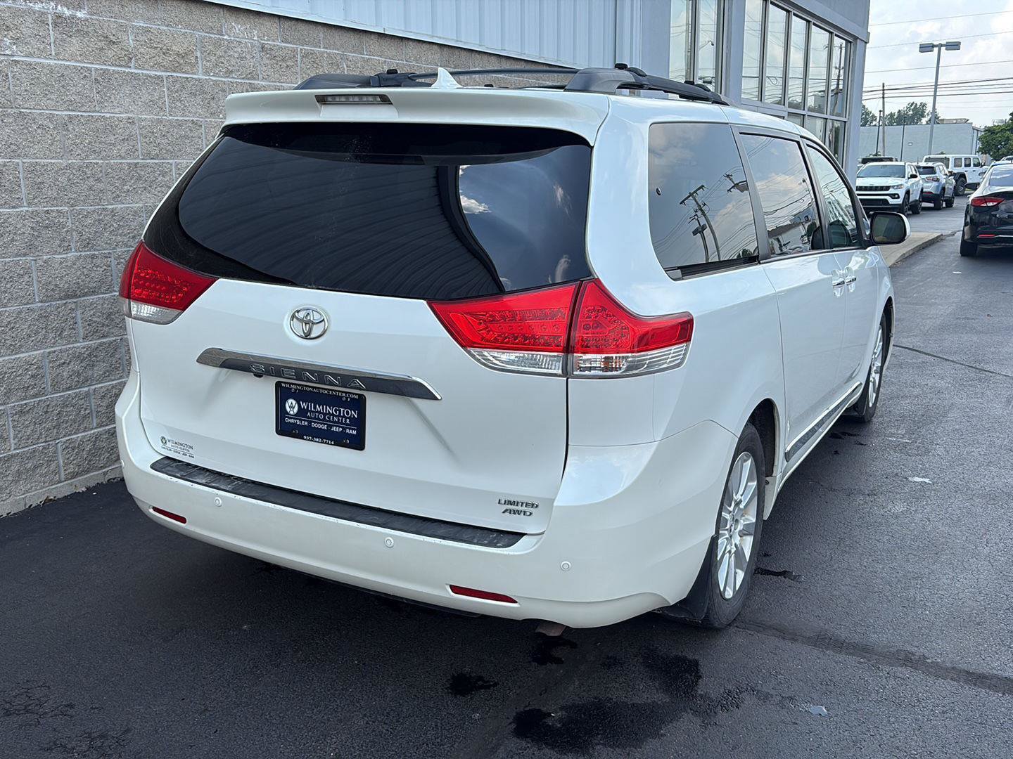 Used 2012 Toyota Sienna Limited w/ Premium Pkg AWD/4WD image 3