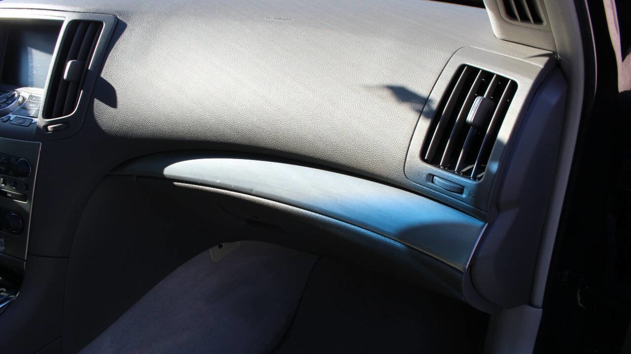 Used 2013 INFINITI G37 Journey image 25