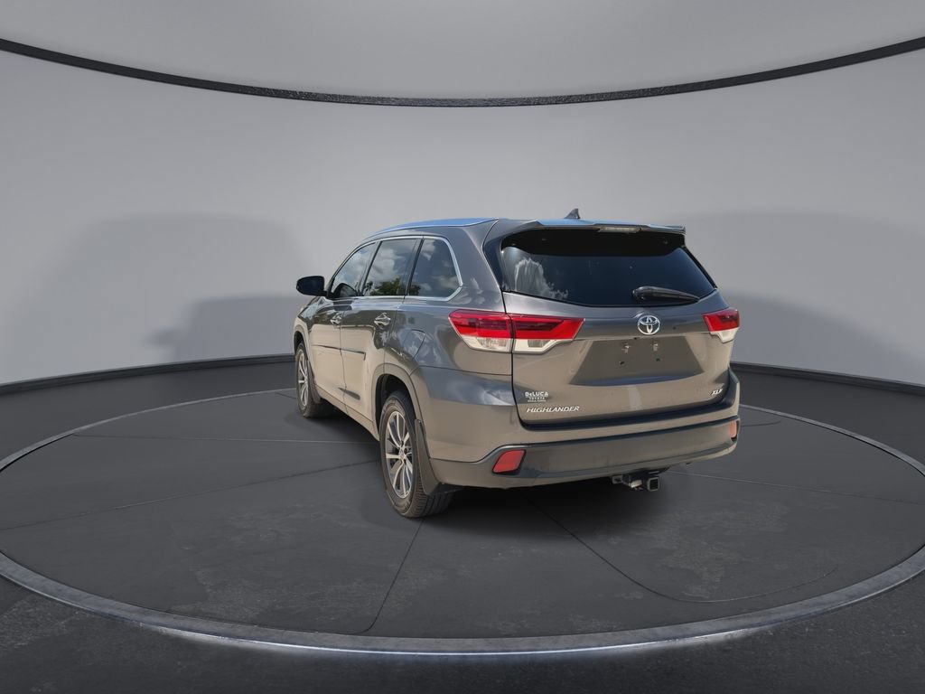 Used 2019 Toyota Highlander XLE FWD image 7