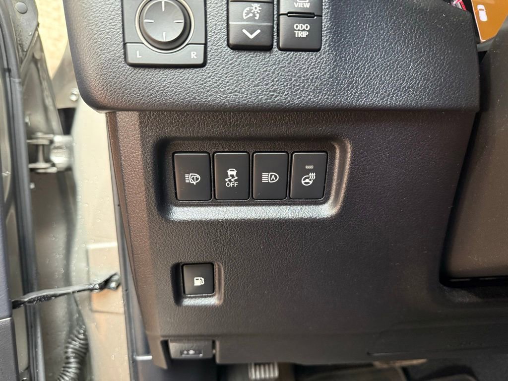 Used 2023 Lexus GX 460 Luxury w/ Accessory Package image 24