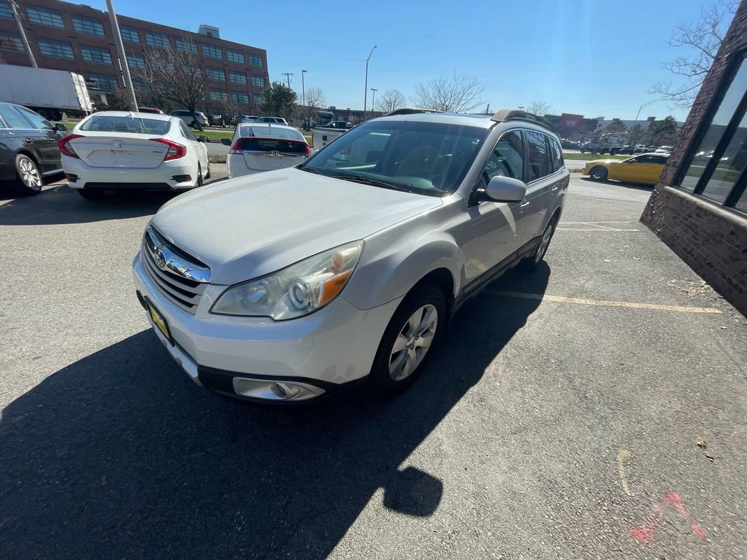 Used 2011 Subaru Outback 3.6R Limited w/ PWR Moonroof Pkg AWD/4WD image 7