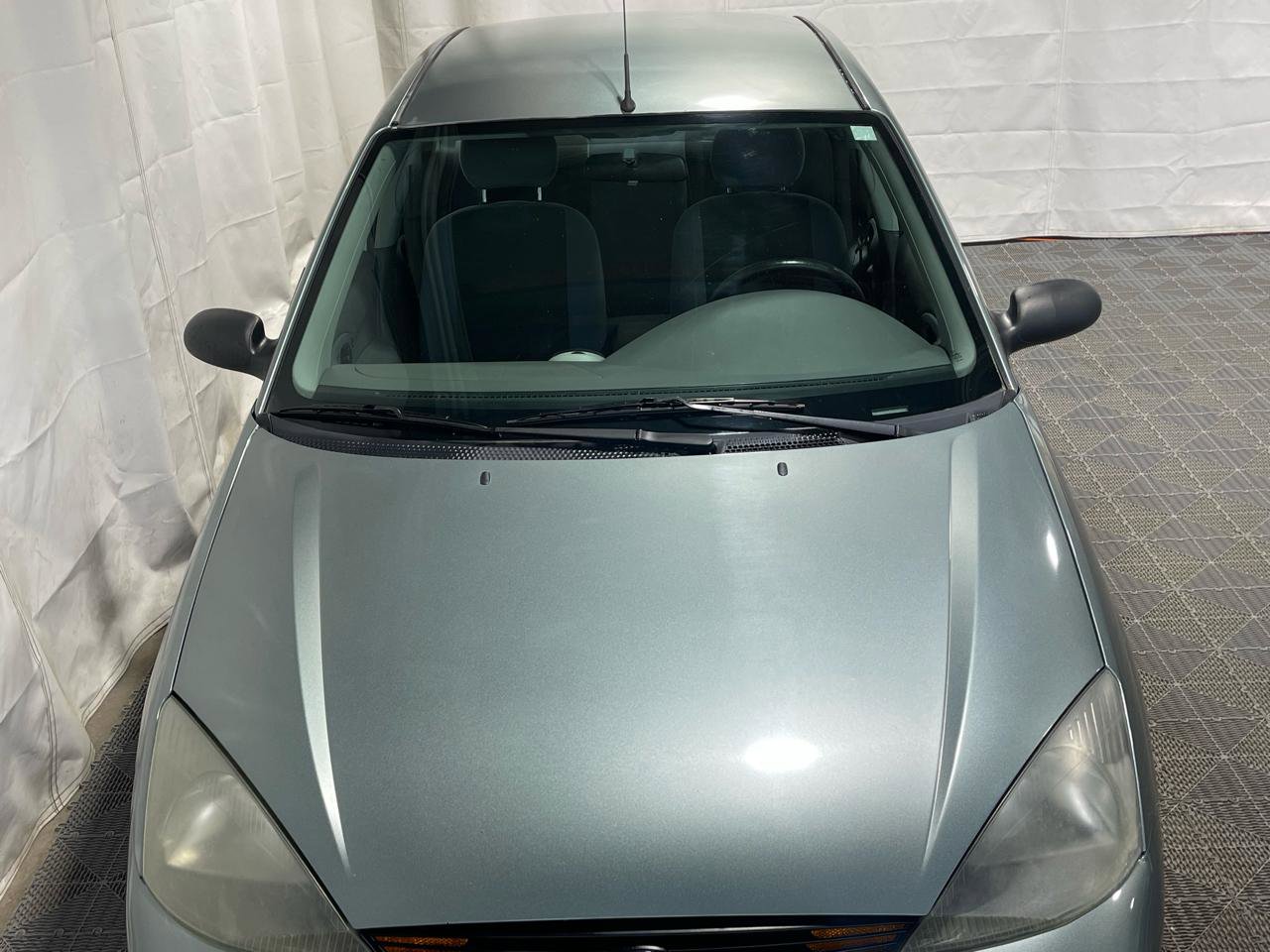 Used 2004 Ford Focus SE FWD image 2